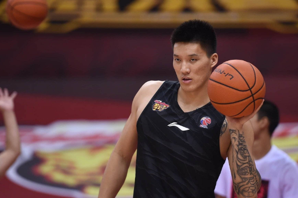  曾繁日出色表现助南京惊险客胜广厦