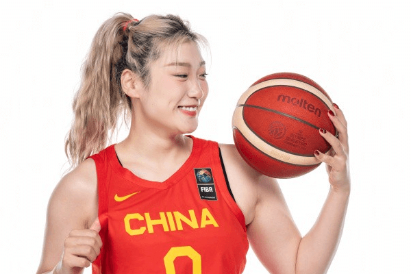  李梦回家乡沈阳备战奥运誓为中国女篮争光全力以赴