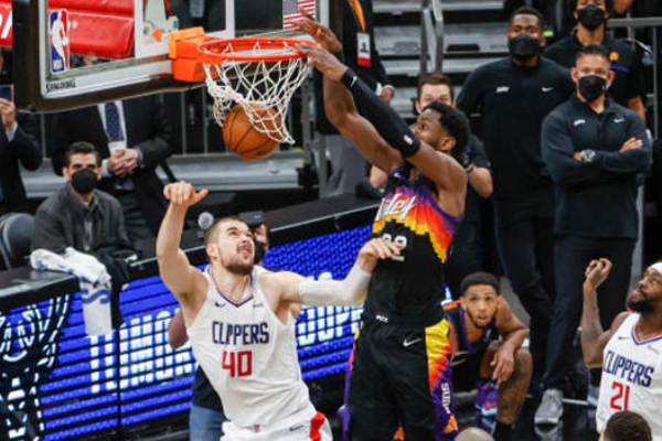  篮球比赛中常见的战术有哪些？