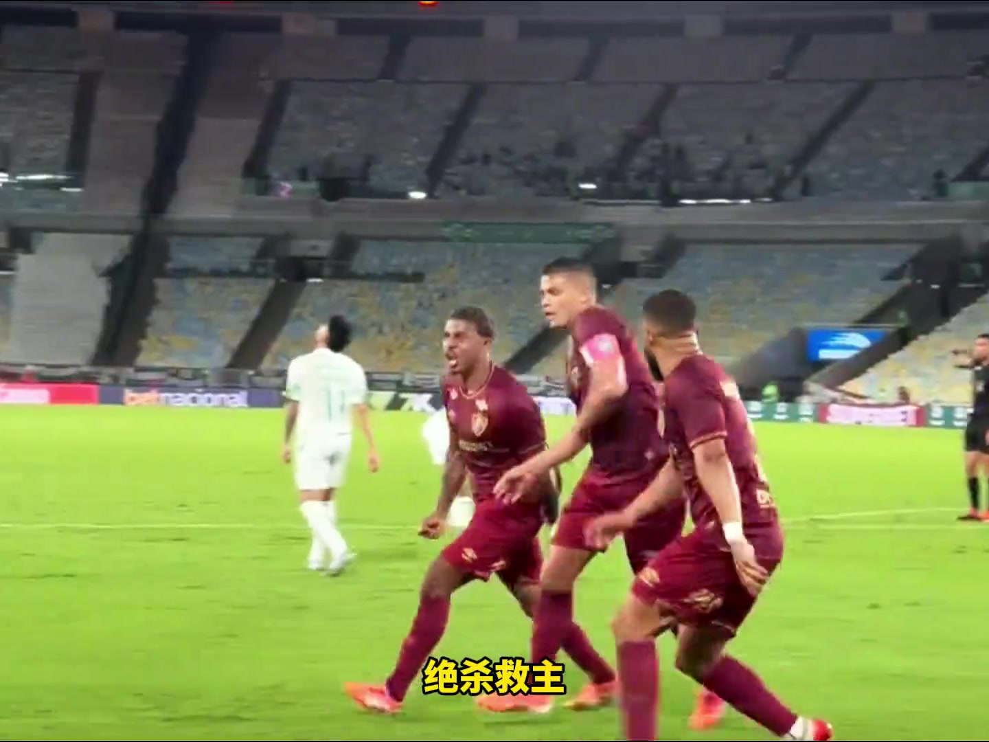  高难度动作41岁弟媳凌空侧钩绝杀救主